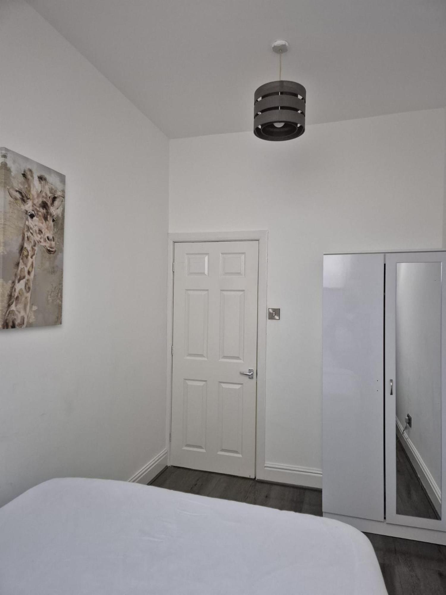 Affordably Elegant Apartments Close To Coop Live, Etihad Stadium And Manchester City Centre Exterior photo