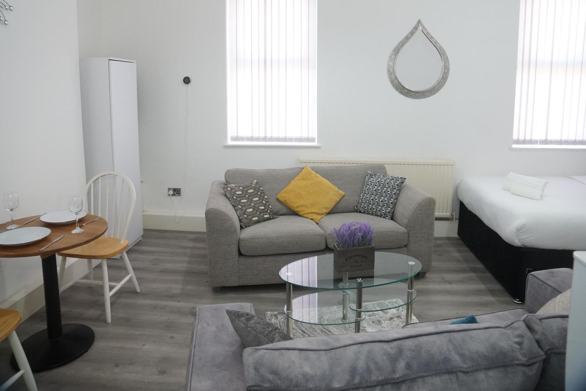Affordably Elegant Apartments Close To Coop Live, Etihad Stadium And Manchester City Centre Exterior photo